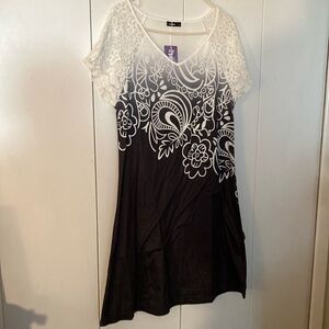 Elegant Black and White Maxi Dress NWT small with lace sleeves and floral front